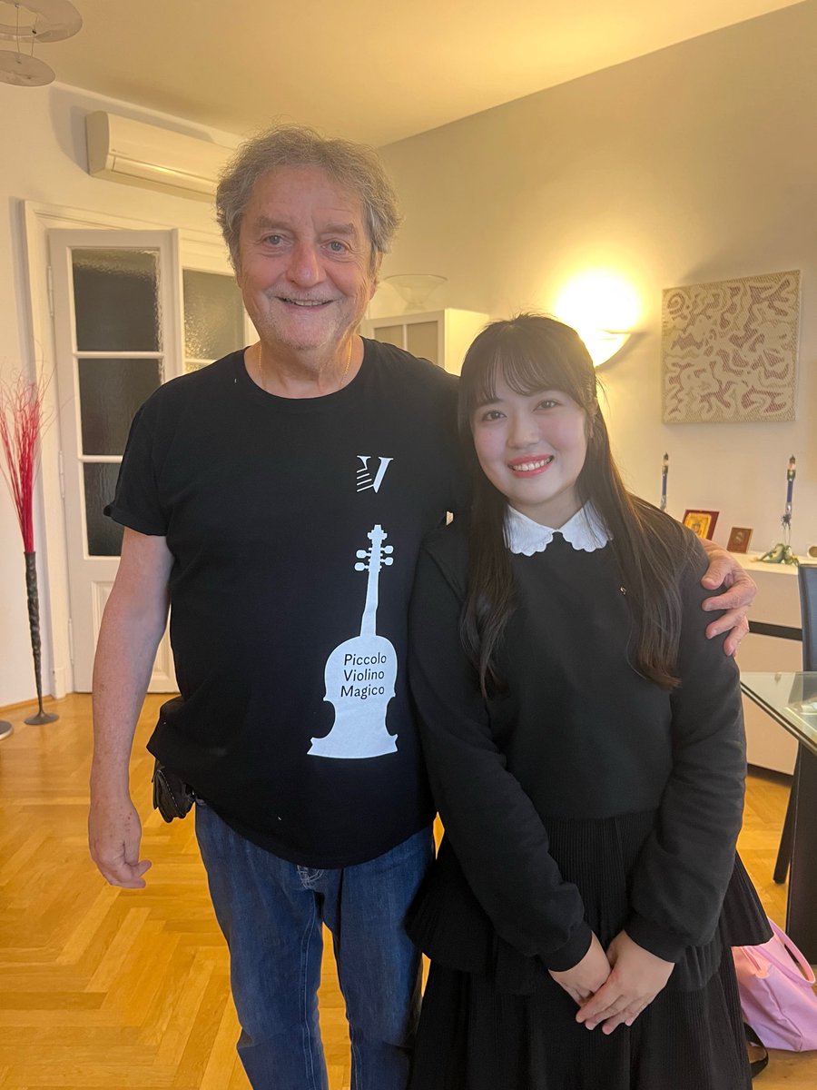 sumire_violin_'s tweet photo. ウィーン私立音楽芸術大学の修士課程に入学しました🇦🇹✨
尊敬するパヴェル・ヴェルニコフ先生のもとで研鑽を積めることになり、これからの2年間が本当に楽しみです。
音楽と精一杯向き合い、時にはゆっくりこの美しい街を味わいながら、さまざまな事に挑戦する時間にしたいです✨ https://t.co/VJFCjIMRNc