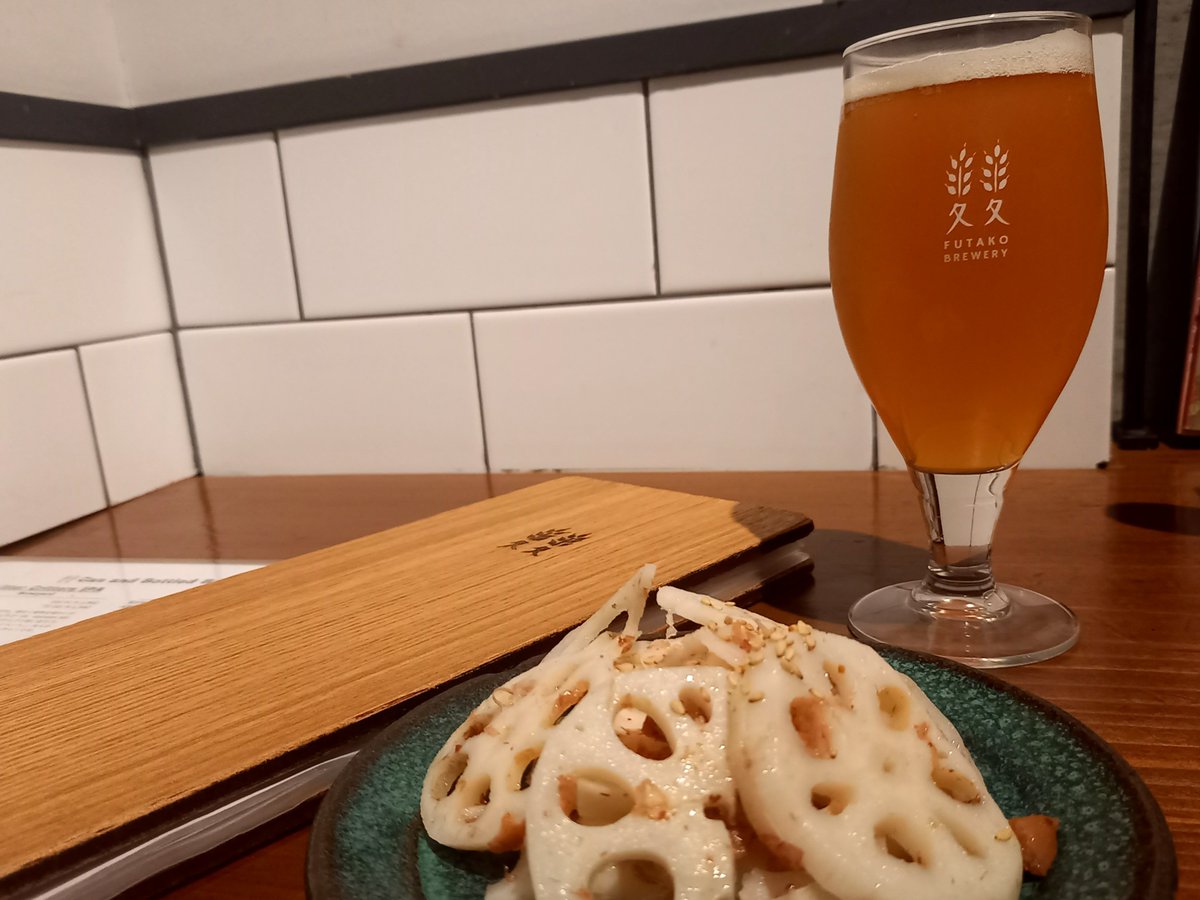 meriyasuisknit's tweet photo. はるばる世田谷まで🐫
せっかくなのでカンパーイ🍺(ひとりで) https://t.co/EmLYpRJnGU
