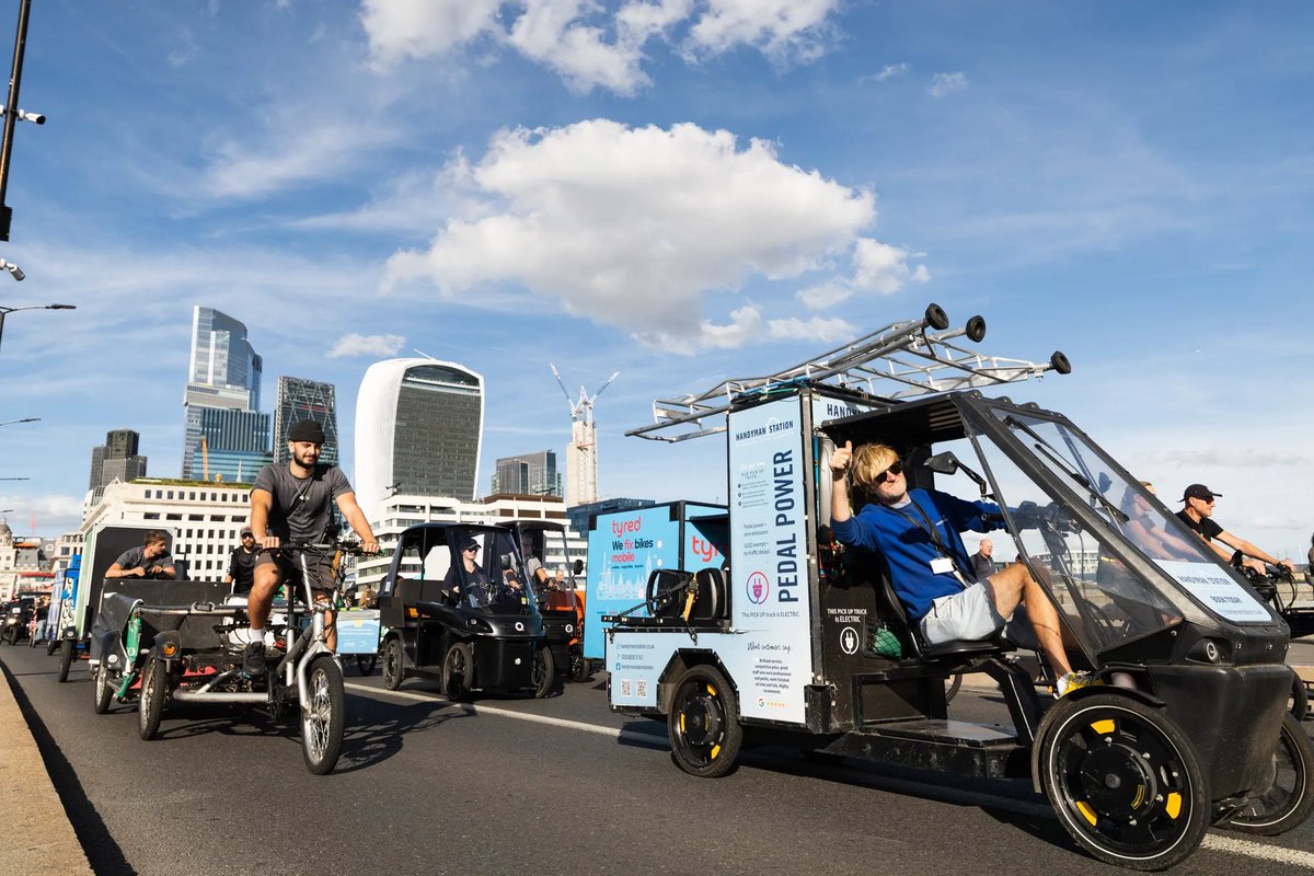 willnorman's tweet photo. Cargo bike use in London is booming - up 126% since 2022.

This week I joined 50 businesses - from Royal Mail to delivery firms, waste companies &amp; tradespeople - to celebrate &amp; raise awareness of this clean, green &amp; economical alternative to diesel vans.

#CargoBikeCruiseLDN https://t.co/34FdYHpOLu