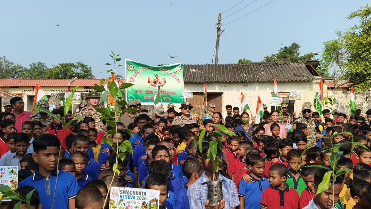 150BNCRP's tweet photo. On #SwachhBharatDiwas, 150 Bn CRPF observed #SHS2026 with plantation under #EkPedMaaKeNaam at Sanyukt Ashram Shala, Dornapal, Sukma, along with Prabhat Pheri and felicitation of Safai Mitras, promoting #JanBhagidari and environmental responsibility.
#SwachhataHiSeva2026 https://t.co/H3XhHSi0m5