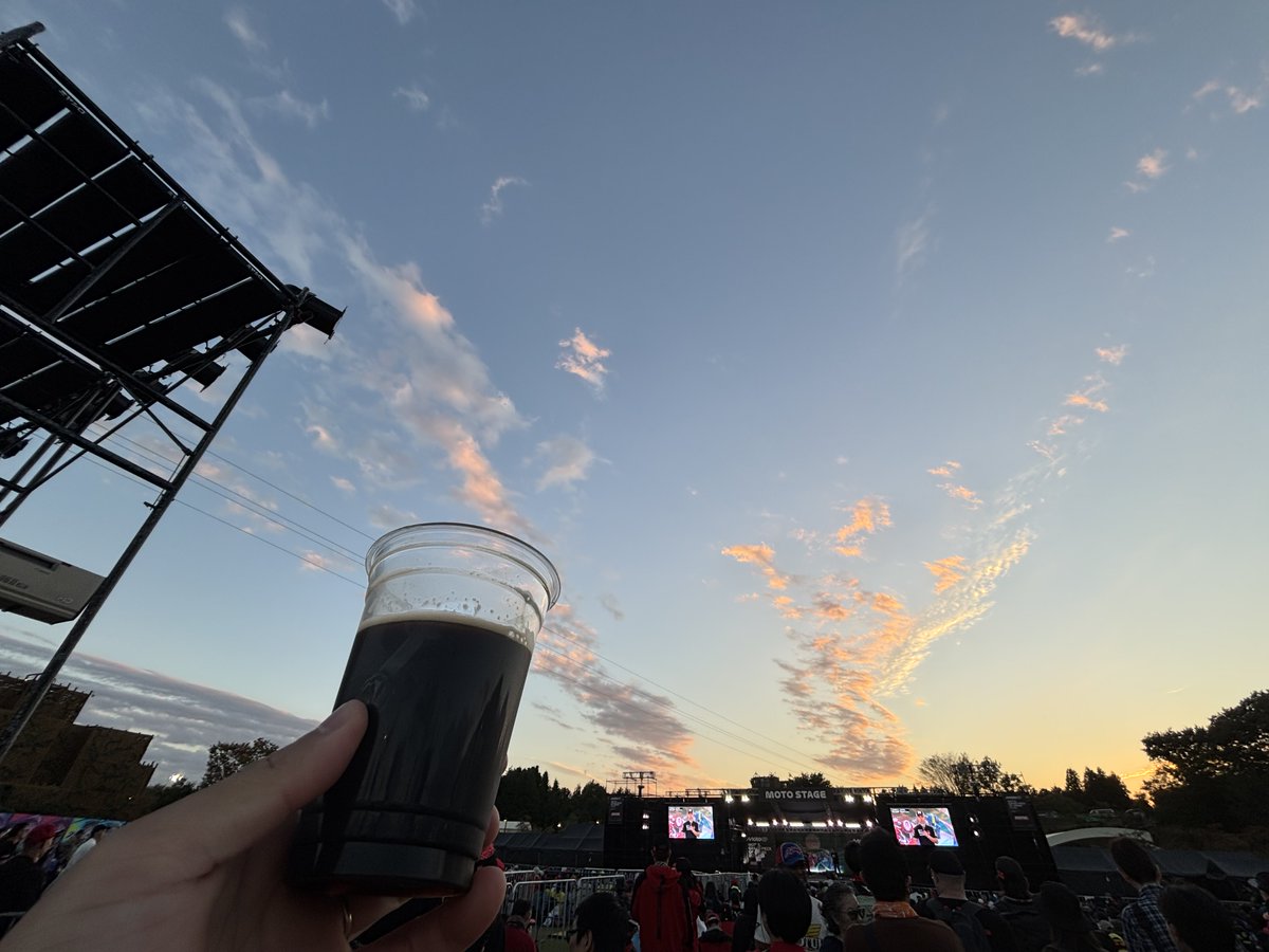 xSawaGP's tweet photo. Motoステージ観ながらビール2杯目🍻 https://t.co/7sOQrlVjVD