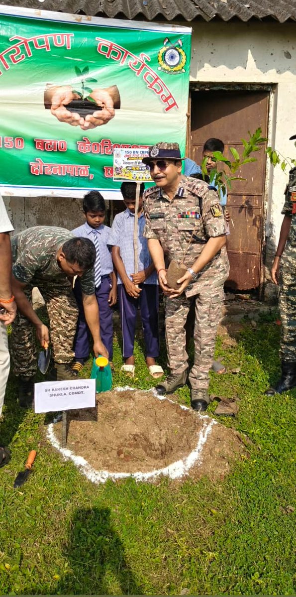 150BNCRP's tweet photo. On #SwachhBharatDiwas, 150 Bn CRPF observed #SHS2026 with plantation under #EkPedMaaKeNaam at Sanyukt Ashram Shala, Dornapal, Sukma, along with Prabhat Pheri and felicitation of Safai Mitras, promoting #JanBhagidari and environmental responsibility.
#SwachhataHiSeva2026 https://t.co/H3XhHSi0m5