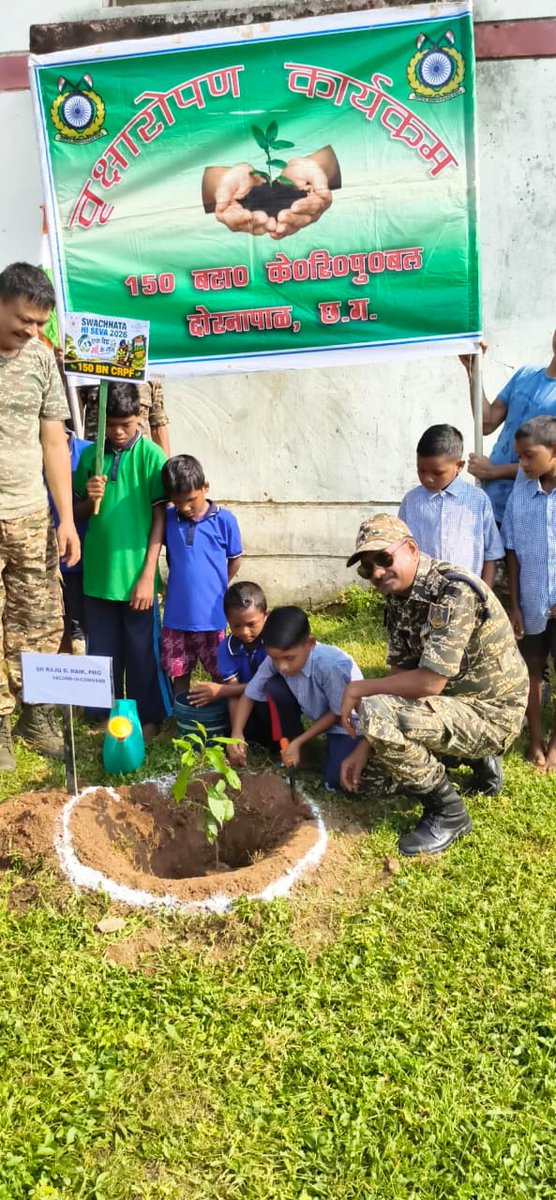 150BNCRP's tweet photo. On #SwachhBharatDiwas, 150 Bn CRPF observed #SHS2026 with plantation under #EkPedMaaKeNaam at Sanyukt Ashram Shala, Dornapal, Sukma, along with Prabhat Pheri and felicitation of Safai Mitras, promoting #JanBhagidari and environmental responsibility.
#SwachhataHiSeva2026 https://t.co/H3XhHSi0m5