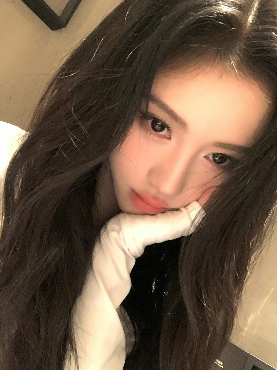 17qutyp's tweet photo. นางฟ้าเซลฟี่มากคนอะไรถ่ายเซลฟี่มุมเสยก็ยังรอด สวยมากอะ อินนงอินเนอร์คนสวยขาไปหมด ชีเป็นนางฟ้าจริง ๆ

—; #จวีจิ้งอี #jujingyi #鞠婧祎 https://t.co/wfKezw4lQb
