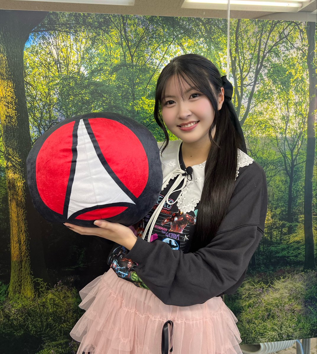 BEYOOOOONDS_'s tweet photo. 東京コミコン2026 PR大使就任発表の瞬間が公開🎬

いつも以上に特大笑顔のみいみをぜひご覧ください💓💓

平井、里吉、小島の意気込みも💜💙🤍

🔗 https://t.co/UMqB7FvFNi

#東京コミコン2026 #東京コミコン #コミコン #BEYOOOOONDS #ビヨーンズ #岡村美波 #平井美葉 #里吉うたの #小島はな #ハロプロ