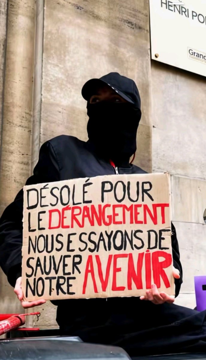 FatigueNumerik's tweet photo. Les pancartes sont aussi percutantes que cette jeunesse qu'on écoute pas. 
Les photos ne sont pas de moi.
#blocus #lycées https://t.co/Q9OPBghfnQ