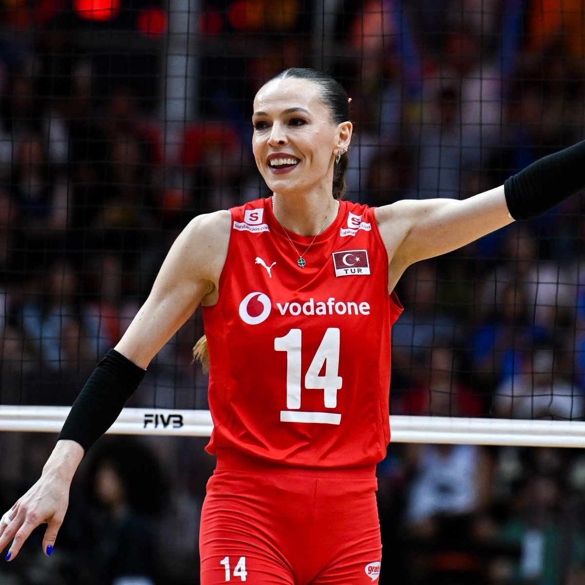 bpthaber's tweet photo. Eda Erdem: "Kadın voleybolu olarak Türk halkının gönlünde bir yerimizin olduğunun farkındayız." https://t.co/RNnPQ10UmO
