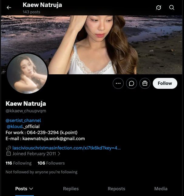withKaewNatruja's tweet photo. 🚨 รหัสแดง 🚨 
ขอความช่วยเหลือจากทุกๆคนด้วยค่ะ

มีมิจฉาชีพปลอมแอค #KaewNatruja ในทวิตแล้วมีคนหลงไปฟอลเยอะเลย อยากรบกวนขอให้ช่วยกด report ยิงแอคให้หน่อยนะคะ สามารถทำตามคลิปได้เลยค่ะ 🥺

🚨 อันตรายมากอ่ะ เพราะแปะลิงค์สแกมเมอร์ไว้ด้วย อย่าคลิกนะคะ มือถืออาจโดนรีโมท/ถูกแฮค/เงินหายได้

💀 https://t.co/QWxXwjUWti
💀 https://t.co/iiNe0NTqQd
💀 https://t.co/6sLrrdjPkS

ขอบคุณทุกๆ คนมากๆ ค่ะ 🥹