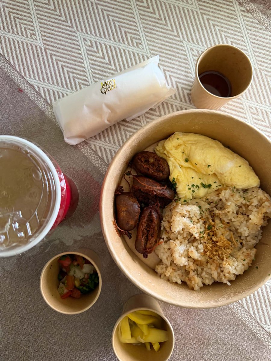 Deeyanuniverse's tweet photo. Baka hindi niyo pa alam yung little sulit hack na ’to: redeem your GrabCoins for a free item voucher, then use it with your discounted order. Check Offers before checkout din! Parang may pa-treat si GrabFood. Claim until Oct 8. https://t.co/IJ5myHcYb6