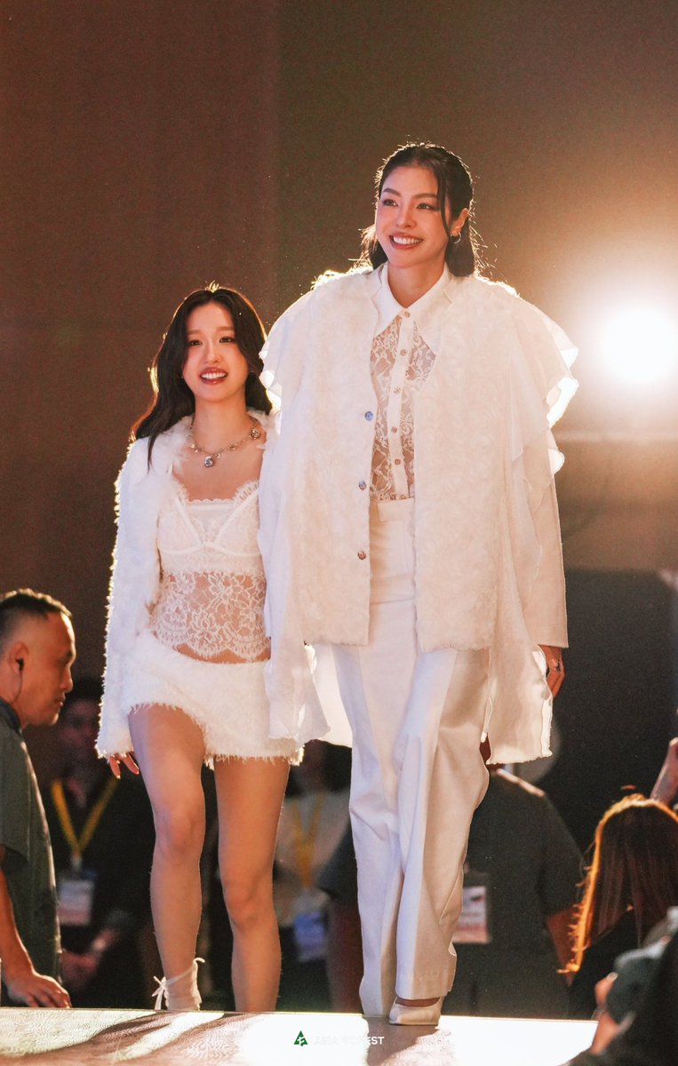FayeAtomTaiwan's tweet photo. \🌻🍑FayeAtom’s 1st FM in Kaohsiung🍑🌻/

Some behind-the-scenes shots from the event!🌻🍑📷

#FayeAtomFMinKaohsiung
#FayeAtom
#FayePeraya #AtomPariya https://t.co/fVo7ucpFHi