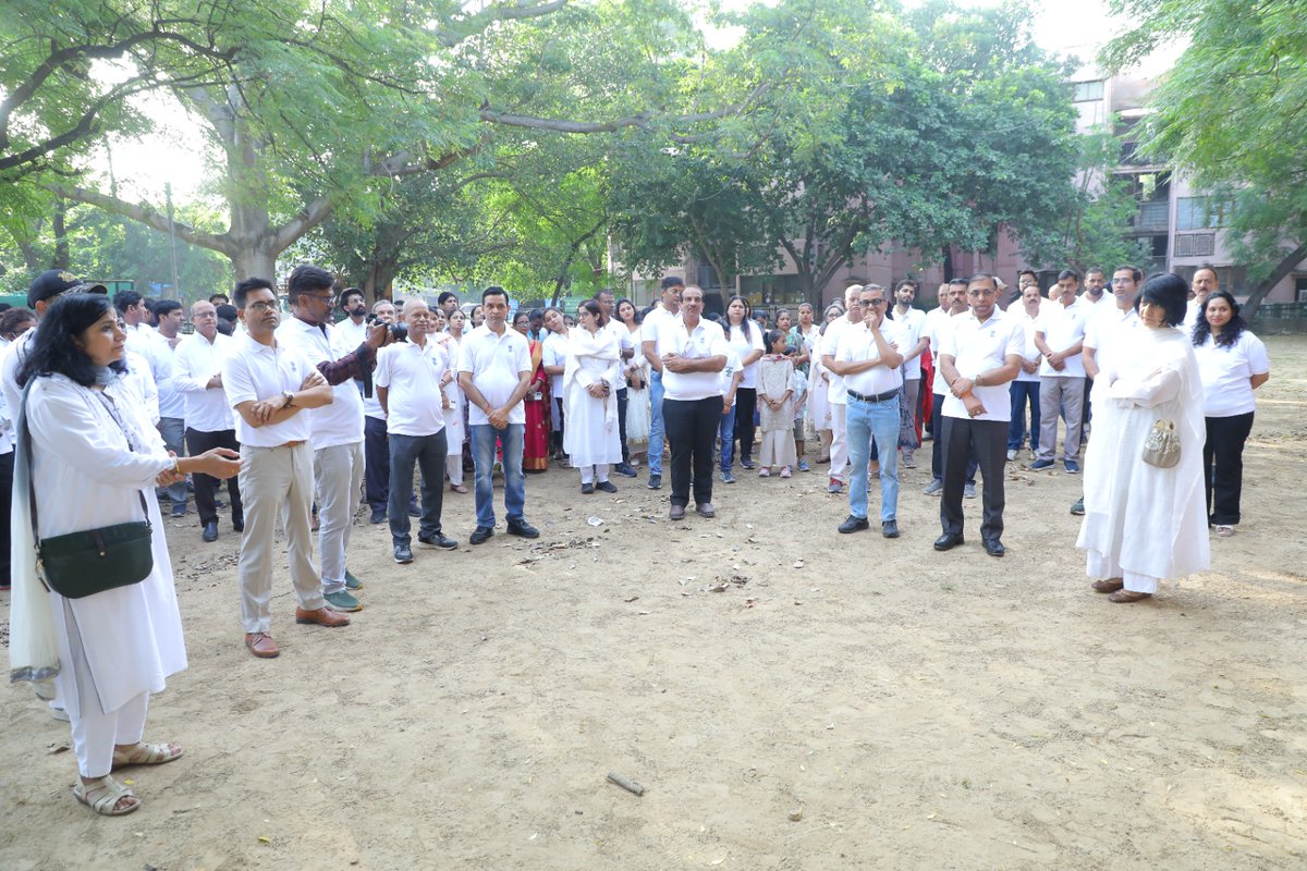 DoPTGoI's tweet photo. On the occasion of Gandhi Jayanti, @DoPTGoI celebrated Swachh Bharat Diwas, marking the concluding activity of #SwachhataHiSeva2026 at Grih Kalyan Kendra, Lodhi Road, New Delhi.

With the theme “Swachhata Mein Sahbhag; Swachh Bharat, Viksit Bharat”, Secretary, DoPT, Smt. Rachna Shah administered the Swachhata Oath along with other senior officials, followed by a cleanliness drive, tree plantation, floral tribute to Mahatma Gandhi and cultural presentations. The occasion also witnessed the felicitation of Swachhata Karmayogis, recognising their valuable contribution towards Swachhata.

#SwachhataHiSeva #SHS2026 #SpecialCampaign6 #SwachhBharatDiwas