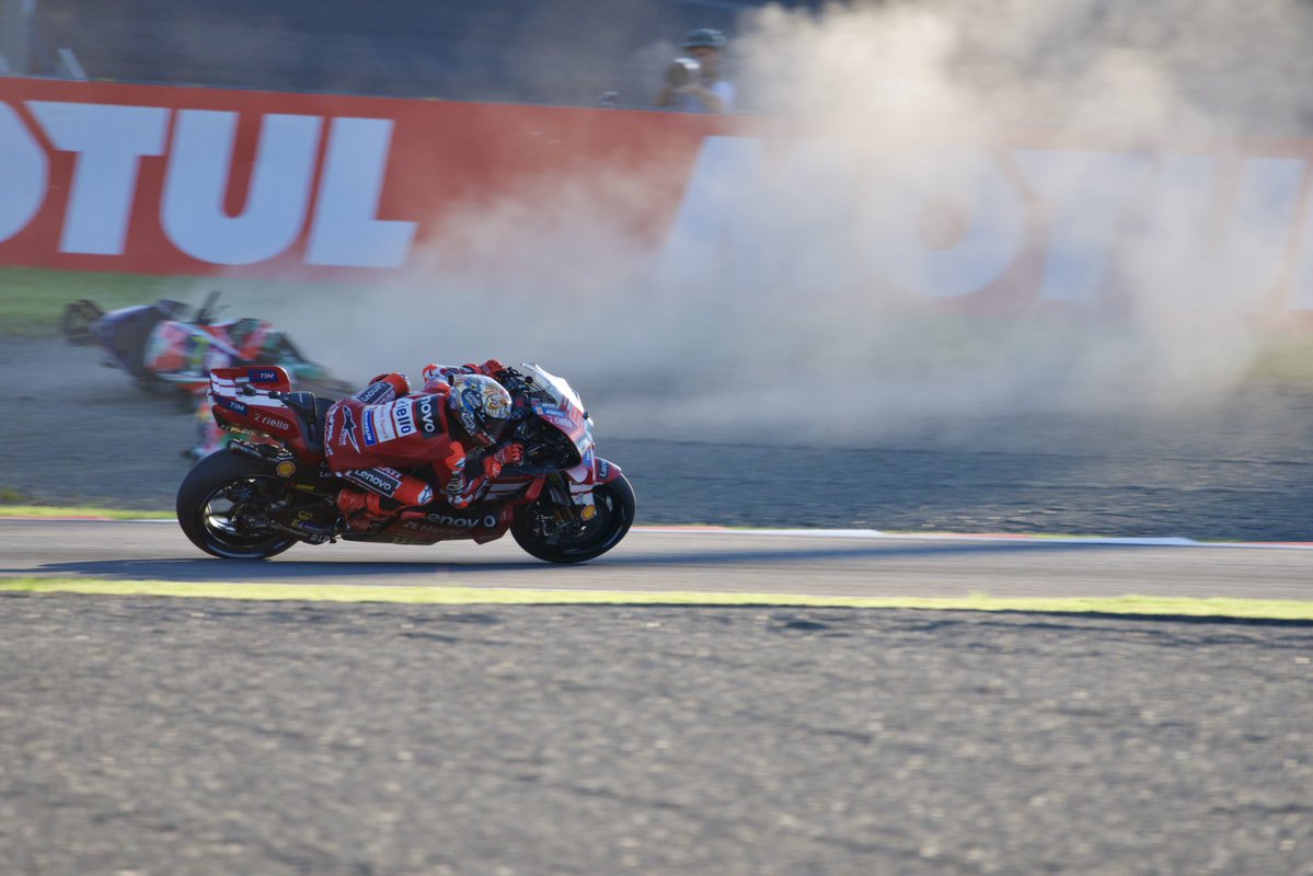 FrankieTang2's tweet photo. Motorcycle racing is dangerous, please be respectful to all riders https://t.co/RbvFMmlOjt