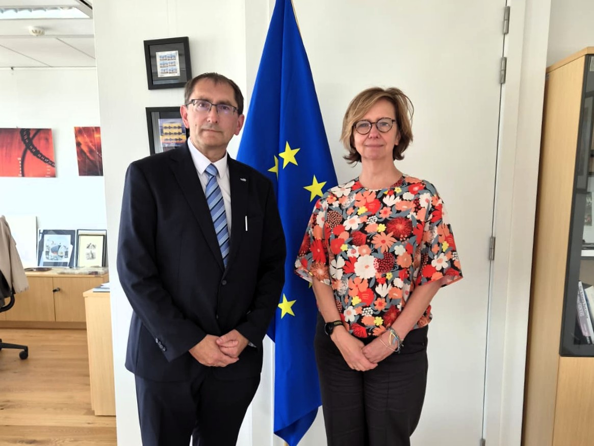 EUWB6_TCT's tweet photo. 🇪🇺🤝 We met with @MagdaKopczynska at the sidelines of the #ConnectingEuropeDays to discuss EU transport reforms and stronger connections between the #WesternBalkans and the EU.

Learn more 👇
https://t.co/5jFD8vTbqk

We are #TogetherConnected 💙

@Transport_EU @EU_Commission https://t.co/soiXYBQVgL