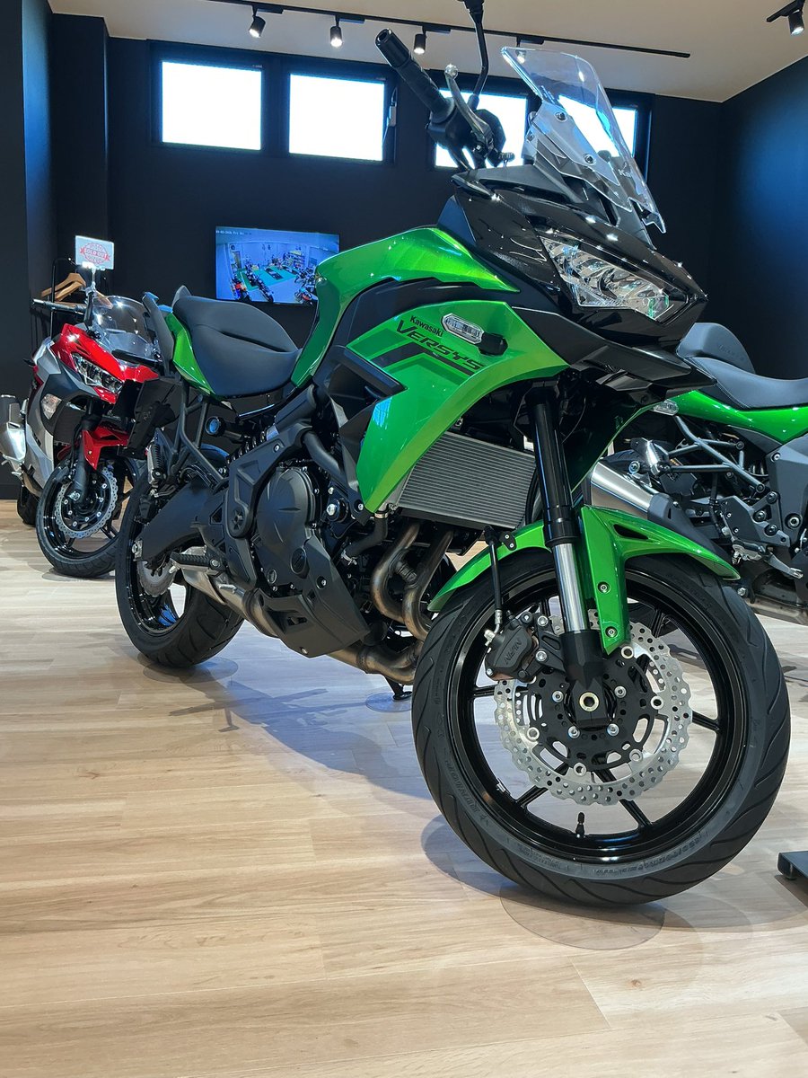 PLAZA_ishikawa's tweet photo. 🏍️VERSYS650&VERSYS1100
ただいま店頭で2台をご覧いただけます✨
街乗りからツーリングまで楽しめるVERSYS650。
そしてゆとりある走りと快適さが魅力のVERSYS1100。
気になる方はぜひ実車をご覧ください☺️
#Kawasaki
#カワサキプラザ石川
#VERSYS https://t.co/e5XjV5Kavn