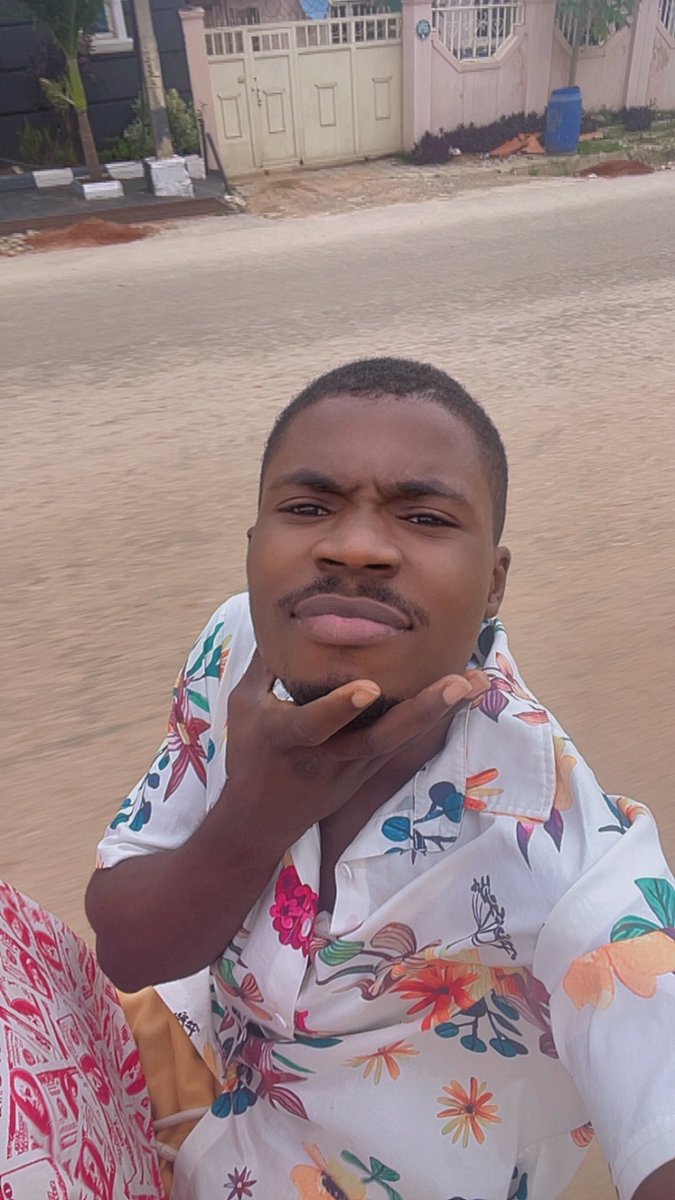 Chikamso191's tweet photo. Going to market this morning. I do everything by myself na my way oo https://t.co/d536HRIDoc