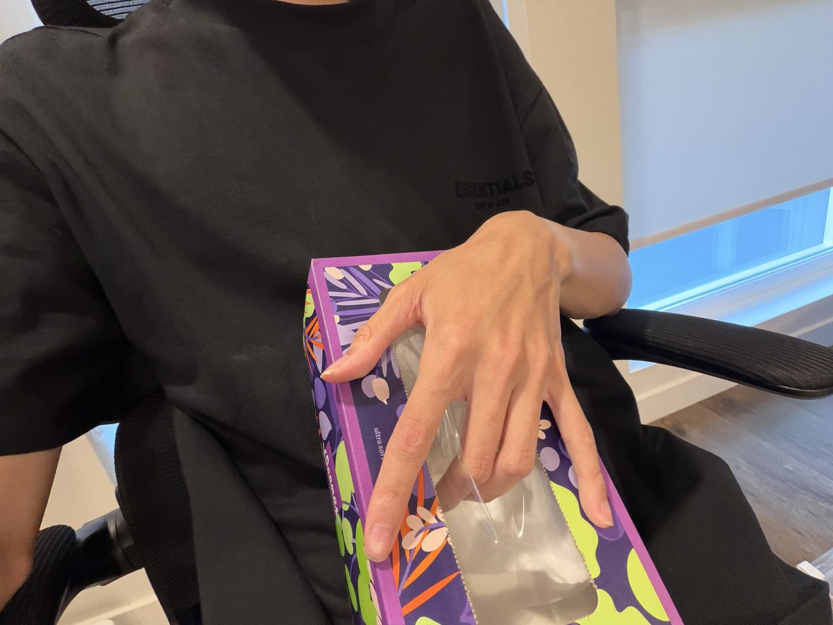 TureOFfsd3's tweet photo. 放这里可以吗🥺#手控 https://t.co/wMJ0c3EwOI