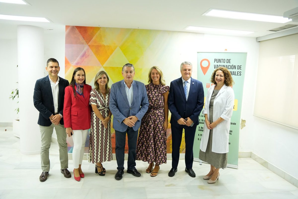 antoniosanz's tweet photo. 🫁👶 Prevenir es proteger frente a los virus respiratorios.

En las IV Jornadas #FAIPIR26, desde el @HospitalUVRocio #Sevilla, reforzamos la importancia de la #inmunoprevención.

📊 16.941 lactantes ya han sido vacunados frente al #VRS causante de la #bronquiolitis: un 14,5% más que el año pasado.

Andalucía tiene uno de los calendarios de vacunación más completos del país. 

🛡️ #AndalucíaPreviene

 #Vacunación #StopBronquiolitis #ParemosLaNeumonía