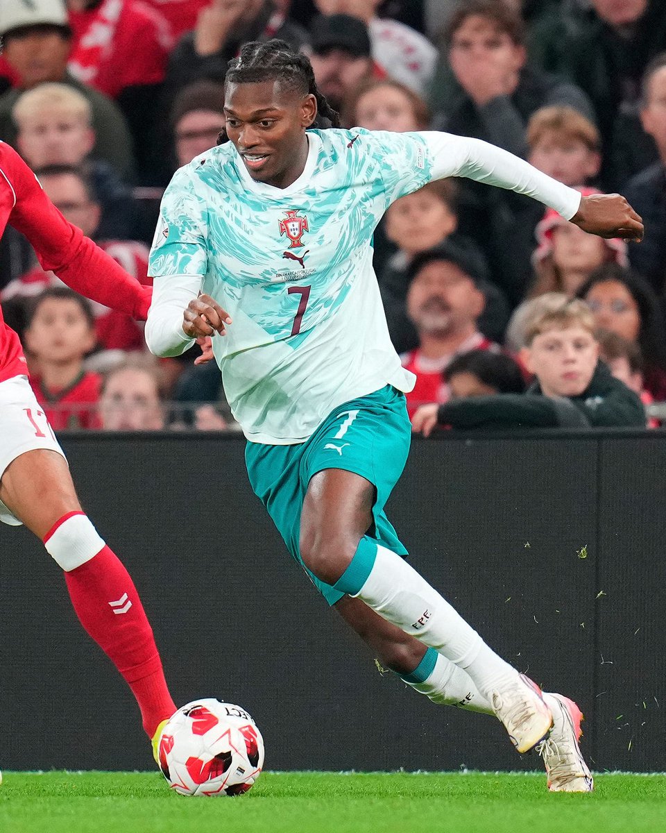 idextratime's tweet photo. Timnas Argentina memutuskan tidak memakai nomor punggung 10 sampai laga perpisahan Leo Messi lawan Benin

Sementara itu, Portugal langsung kasih nomor 7 ke Rafael Leao sehari setelah Aldo ngambek 

Perbedaan yang sangat apa 🤣🤣🤣🤣🤣 https://t.co/MAlzMpiV0Q