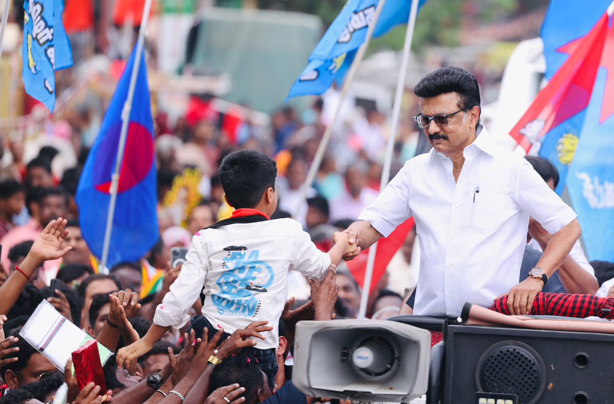 TRBRajaa's tweet photo. உதிச்சது #உதயசூரியன்🌄தான் ...

#VoteForRisingSun #VoteForDMK https://t.co/MDDEl9dlxu