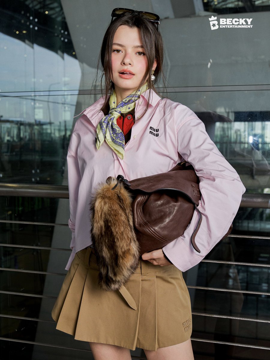 beckyentofc's tweet photo. Becky Armstrong departed for Paris, France ahead of the Miu Miu Spring/Summer 2027 Fashion Show at Paris Fashion Week.

#MiuMiuPFWxBecky #MiuMiuSS27
#beckysangels #BeckyArmstrong 
@MIUMIUofficial https://t.co/mcaZKYcVVS