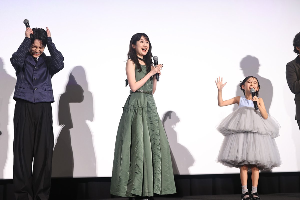 edgelinetokyo's tweet photo. 西畑大吾“賃金”不服を福本莉子暴露も「お金じゃない」と前言撤回！『時給三〇〇円の死神』初日 https://t.co/YLfAhLrqt2 

泉谷星奈のあ���りのキュートさに頭を抱える西畑
#時給300円の死神 https://t.co/iY1QIf01Fd
