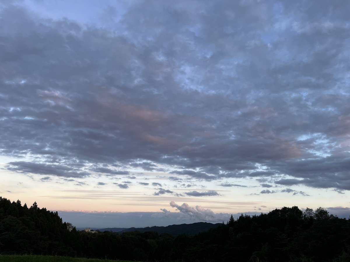jekky556's tweet photo. 仕事終わりからの帰宅🏠
この時間の空がめっちゃ好き☺️ https://t.co/BRjC1c3Xc8