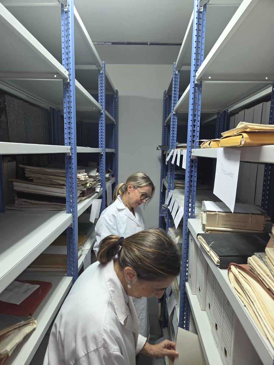 ArchivoUCLM's tweet photo. Durante estos días hemos llevado a cabo un zafarrancho de organización del fondo histórico de la Escuela de Magisterio de Cuenca (1846-1985). Una labor silenciosa pero fundamental para garantizar la conservación y facilitar su acceso a la ciudadanía.

@uclm_es #uclm #archivos https://t.co/b9S1hRD4JU