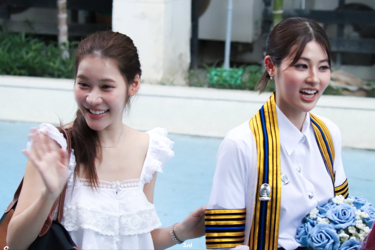 jul3rd_'s tweet photo. พี่เอิร์นน้องป่านเลี้ยงกันเก่ง ๆ น้า🫳🏻🤲🏻

PahnGraduationsDay

#PahnGraduationsDay
#Pahnthitta #Earnpypp_ https://t.co/JlFrfEQfdf