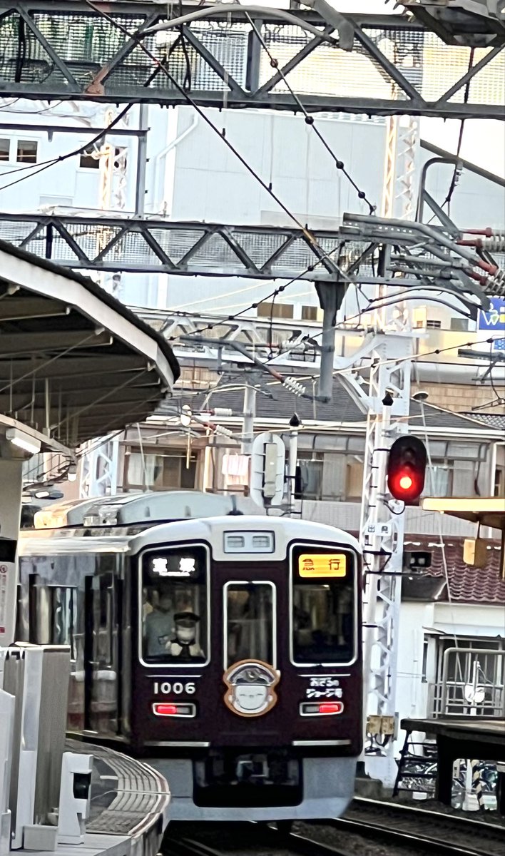 arepui's tweet photo. やっと遭遇ジョージ電車🐵 https://t.co/Ol5aW4C7mY