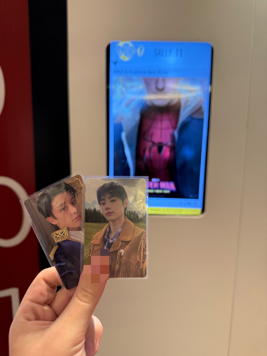 ihrt02z's tweet photo. today is cinema day for the puppiez and i !!! and who are we without spiderman brand new day……… so 4th screening )^o^( https://t.co/CQHulmY6B4