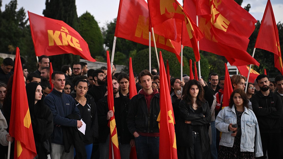 odigitis's tweet photo. 📢Ο ΑΘΛΗΤΙΣΜΟΣ ΠΡΕΠΕΙ ΝΑ ΔΙΝΕΙ ΖΩΗ, ΟΧΙ ΝΑ ΤΗΝ ΑΦΑΙΡΕΙ!

📌Δυναμική διαμαρτυρία της ΚΝΕ πραγματοποιήθηκε το απόγευμα της Πέμπτης στο Σύνταγμα, με αφορμή τον θανάσιμο τραυματισμό του 16χρονου αθλητή Γκιάνα Ασλάν σε γήπεδο της Θάσου.
👉Διεκδικούμε σύγχρονες και ασφαλείς αθλητικές υποδομές, με ευθύνη του κράτους.

🔗 https://t.co/FYGBsT2ZOk