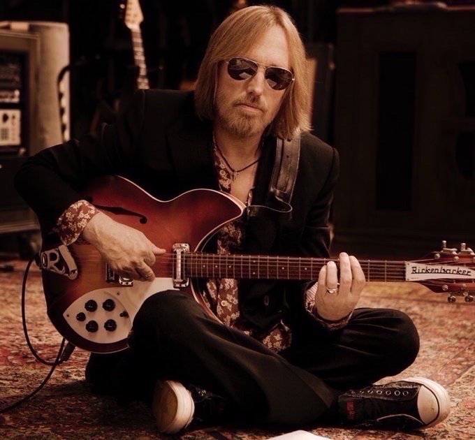 FXMC1957's tweet photo. 2 October 2017. Tom Petty died (aged 66). His group Tom Petty &amp; The Heartbreakers sold over 80 million records. He was also a member of the supergroup Travelling Wilburys. He won 3 Grammy awards. He died of an “accidental overdose” of a combination of prescription drugs. https://t.co/BhroY64hI9