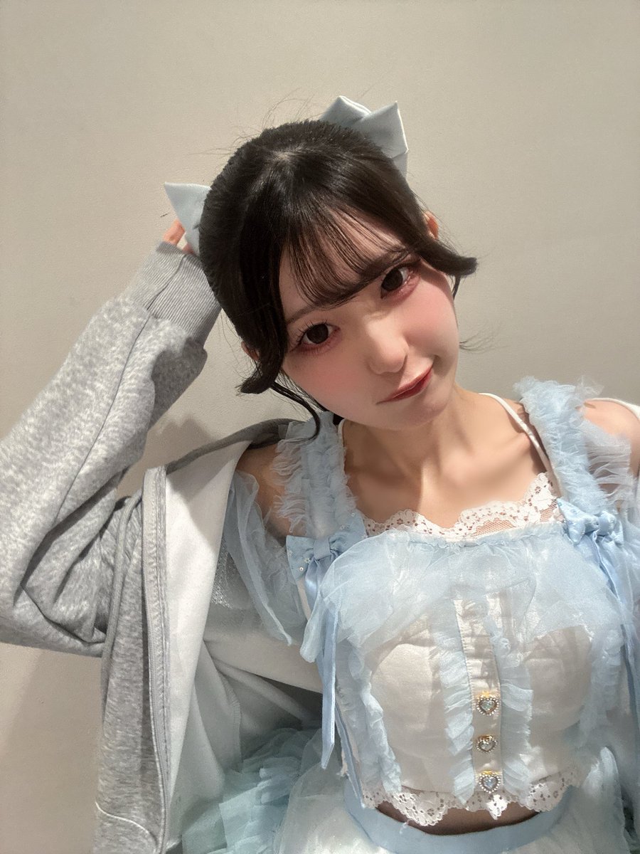 NOE__Lily's tweet photo. 本日は「FUJIN circuit!-本祭-」ありがとうございました꒰՞ɞ̴̶̷̥⩊ɞ̴̶̷̥՞꒱֯🎵⭐️
平日のお昼なのに駆けつけてくれて本当にありがとう😭😭久々にポニテに大きいリボンしたのいっぱい褒めてくれて嬉しかた💘
もう長袖じゃなきゃ寒いから風邪ひかないようにご飯いっぱい食べて寝るんだよ〜🌙*ﾟ https://t.co/WwEG4XZ3an