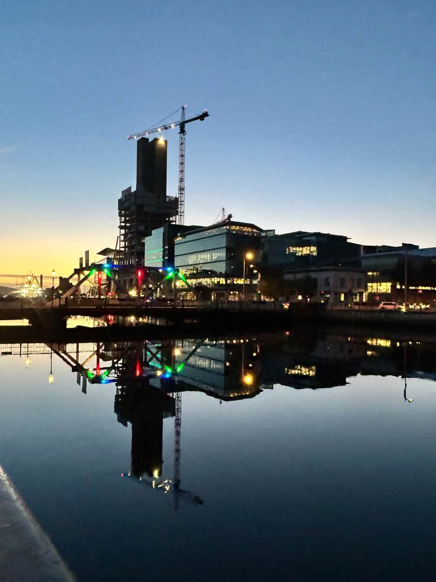 ThisIsIreland3's tweet photo. Early morning reflections, beautiful 🏙️💚

📍Cork City - Ireland 🇮🇪

📸 Tara Buckley

#Cork #Reflections #Ireland #Cityhall #Morning #Corkcity https://t.co/I2sVtrY1xs