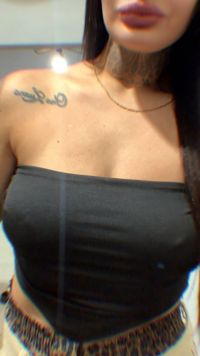 LesiiVIP's tweet photo. Maybe you found me for a reason… 👀🖤

The rest of me is a little more private. 💋 https://t.co/hEMyEgsdVT