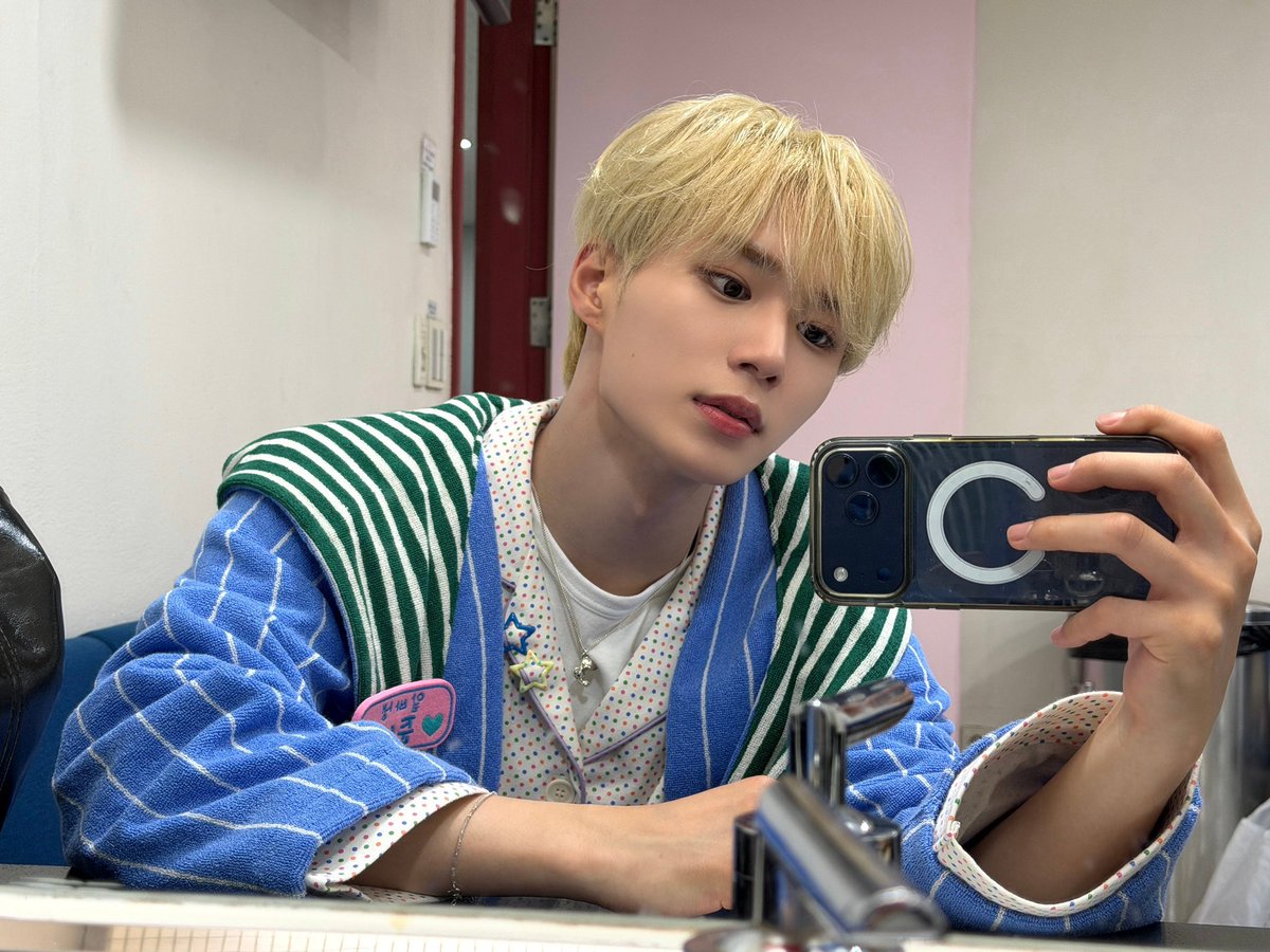JS_SyncStation's tweet photo. 261002 

JO'S LOUNGE 
(w) Candle Pajama Set

TEKLA
Marseille Patchwork hooded bathrobe

#알파드라이브원 #김준서 #준서  #JUNSEO #ジュンソ #junseo_outfit https://t.co/r4YXTN1o2K
