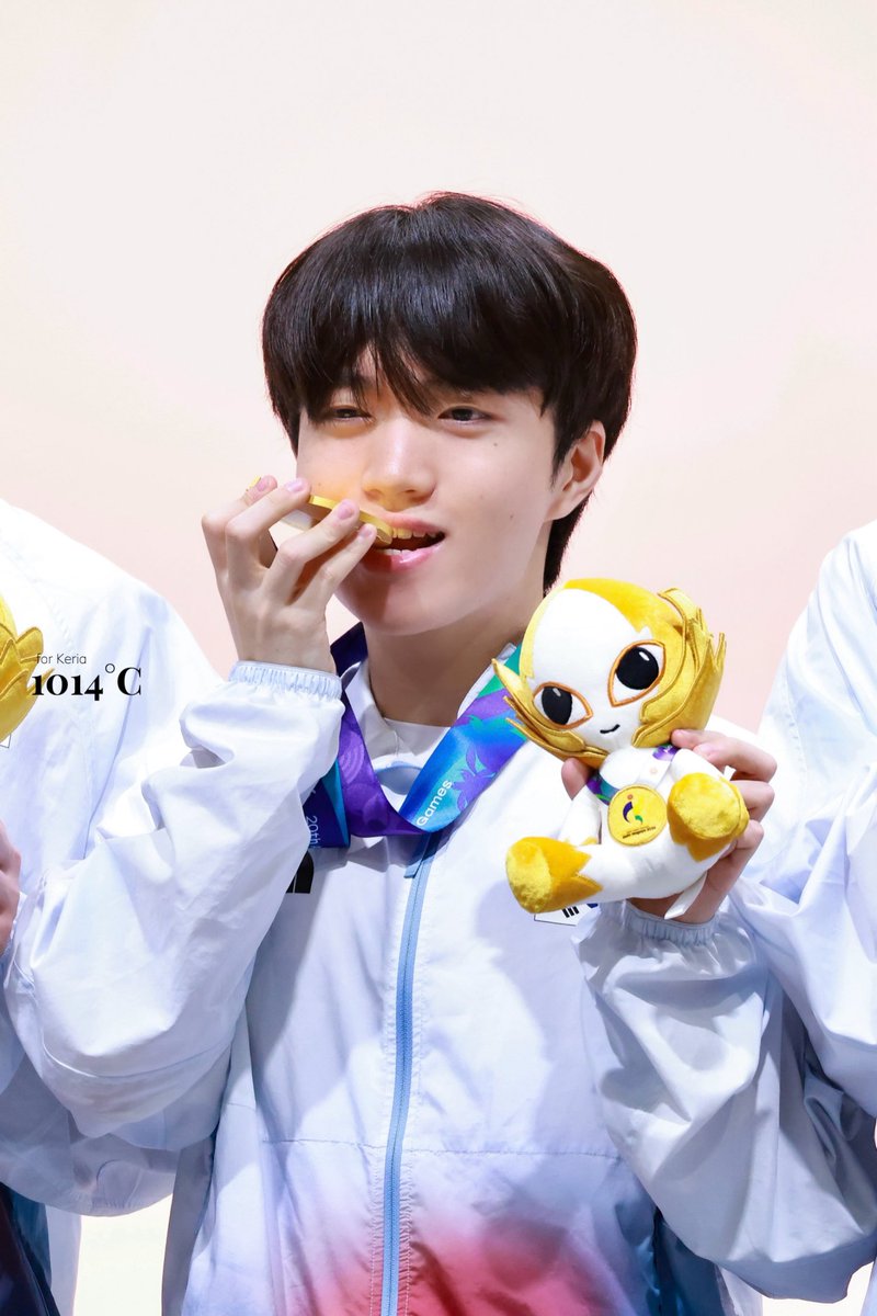 the1014c's tweet photo. 261002 아시안게임 금메달🥇🥇
우리 국대 류민석!!!
#케리아 #Keria #류민석 @T1Keria https://t.co/74OgozC2hD