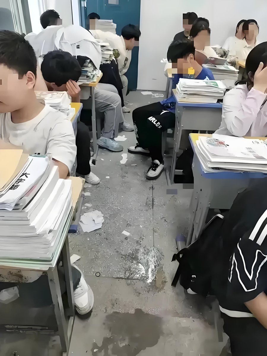 AaronPowel8l2i's tweet photo. This assignment made me feel so queasy, with all the messy and confusing parts—what a weird class, I can’t stand it. https://t.co/tV2BQOHPBn