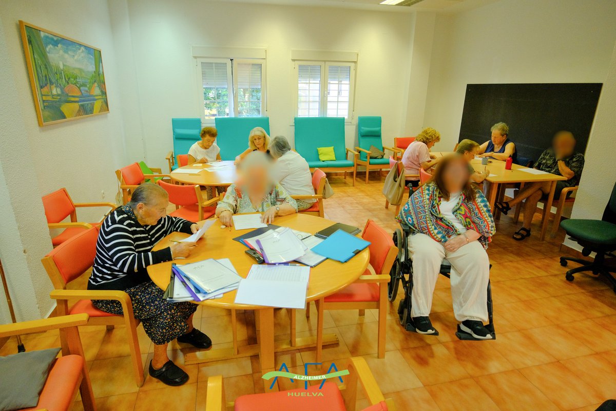AFAHuelva's tweet photo. Resumen semanal en fotos de nuestro trabajo en AFA Huelva, en las distintas salas y talleres de:
- Unidad de Entrenamiento de Memoria.
- Terapias No Farmacológicas.
- Centro de Día.
#AFAH #Huelva #Alzheimer #diaadia https://t.co/MR42EsMqoi