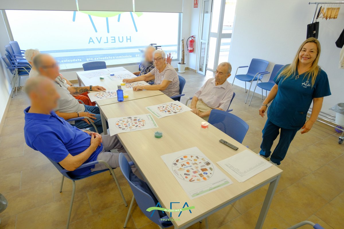 AFAHuelva's tweet photo. Resumen semanal en fotos de nuestro trabajo en AFA Huelva, en las distintas salas y talleres de:
- Unidad de Entrenamiento de Memoria.
- Terapias No Farmacológicas.
- Centro de Día.
#AFAH #Huelva #Alzheimer #diaadia https://t.co/MR42EsMqoi