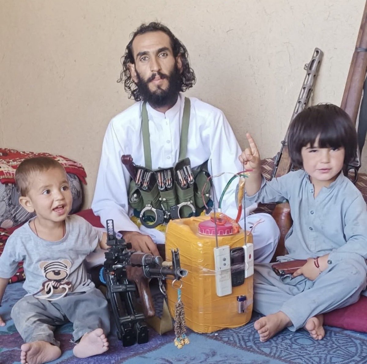 IntelFrontUnit's tweet photo. Innocent Afghan Civilian ☠️🇦🇫🤔 https://t.co/2KNNGRu2QR