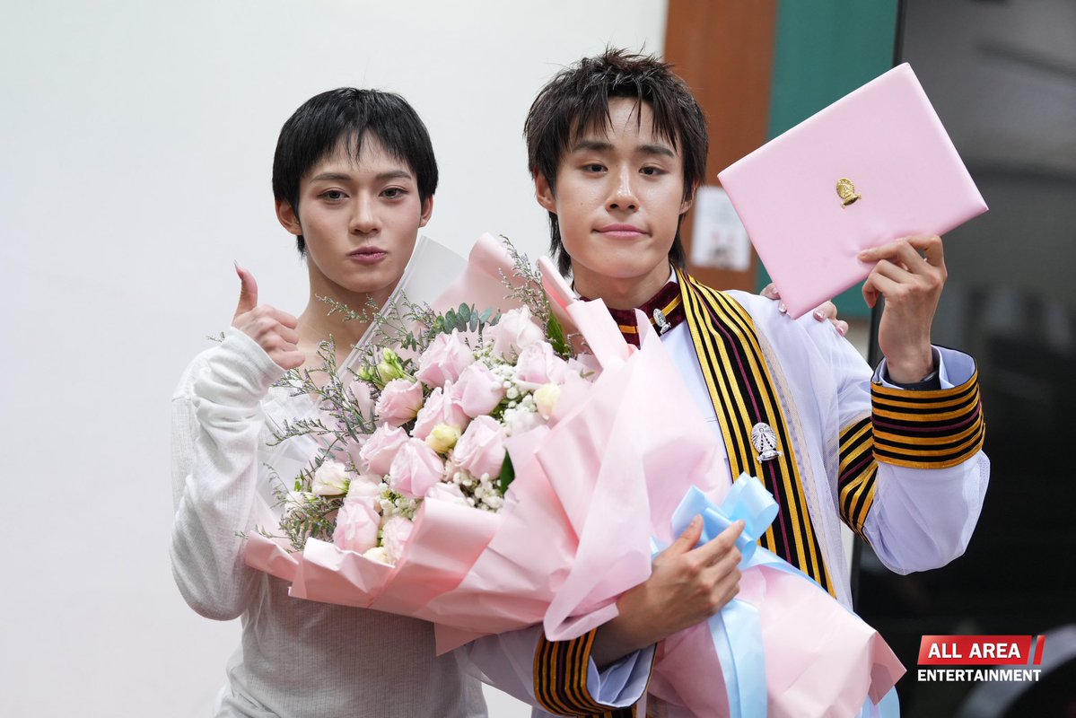 allarea_ent's tweet photo. เลโก้ร่วมแสดงความยินดีกับ นัท ธนัท  บัณทิตใหม่จากรั้วจุฬาฯ International School of Engineering (ISE) สาขา Nano Engineering
CELEBRATING NUTDAN

#GraduateNutdan
#nnutdan #Lego_Rapeepong
@nnutdan https://t.co/w9RNUgSgjD