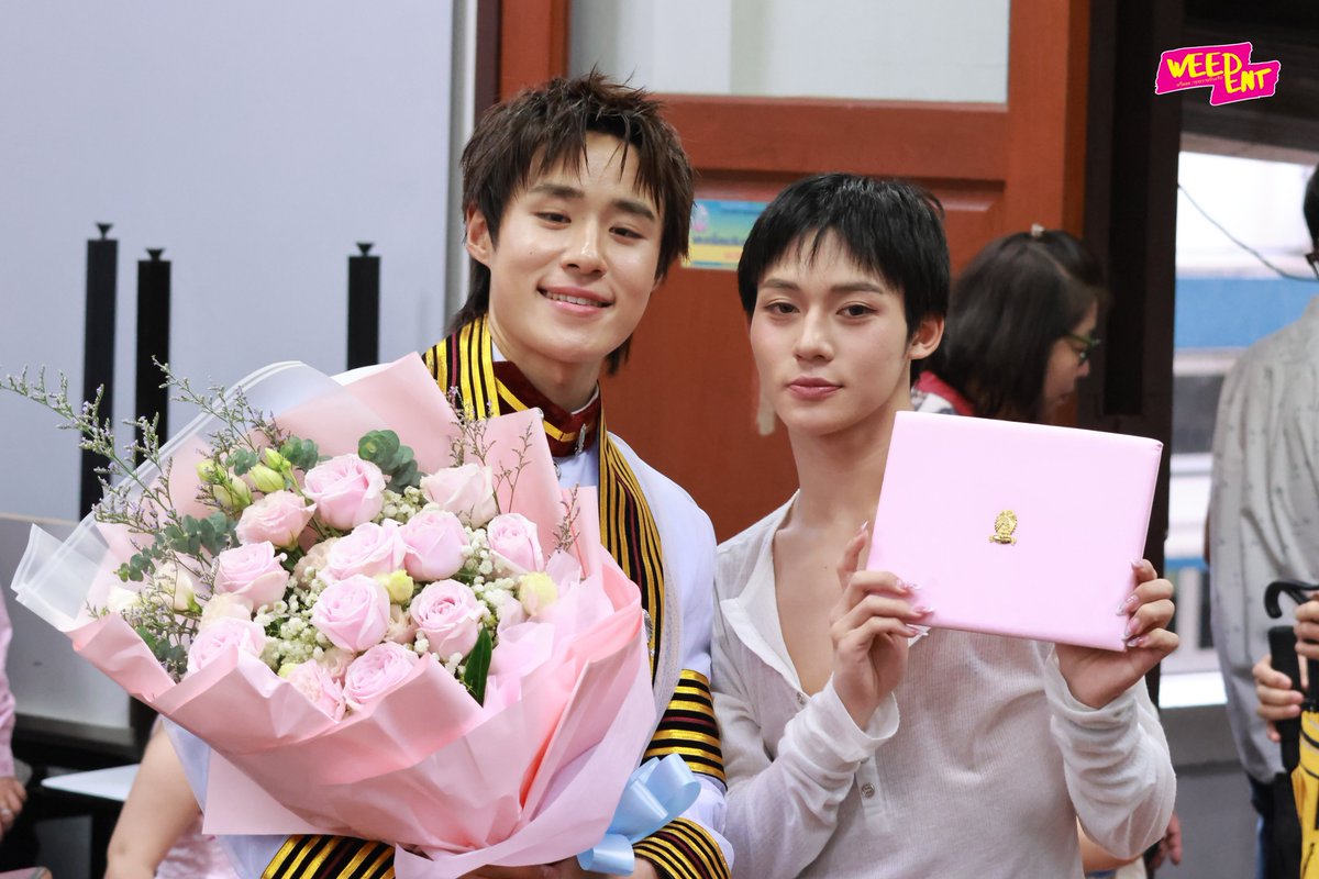 WEED_ENT's tweet photo. มีคนมาส่งกำลังใจให้พี่ชายคนเก่ง 

CELEBRATING NUTDAN
#GraduateNutdan
#LYKN #nnutdan
#lego_rapeepong https://t.co/hMLDTSczc6