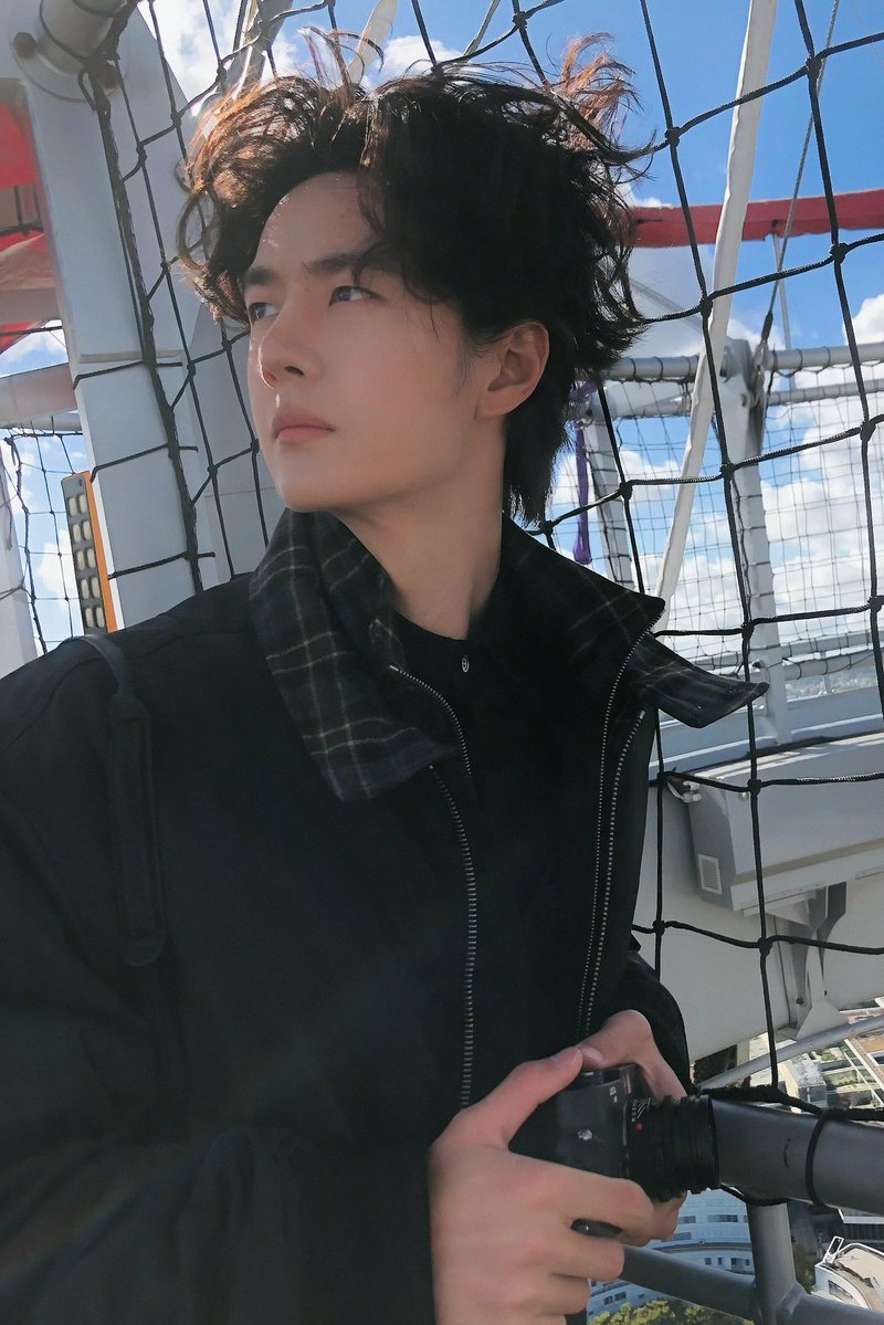 giegriffin's tweet photo. อีกหน่อยถ้า Leica จะเข้าฮี นี่ก็ไม่แปลกใจแระ ฮีมีไม่รู้กี่ตัว ถือไปงานใหญ่ ๆ ทุกงาน ผู้ใช้งานจริงสุด ๆ 

#WangYibo #หวังอี้ป๋อ
#WangYiboxLOEWE
#LOEWE
#ParisFashionWeek
#LOEWESS27 https://t.co/gviYYaD2Dv