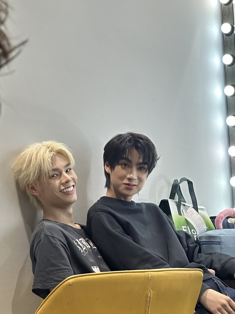 Popptr_'s tweet photo. ถ่ายเก็บไว้พอดีอ่ะดิ่ไอหงอก https://t.co/ZYuIFIItVb