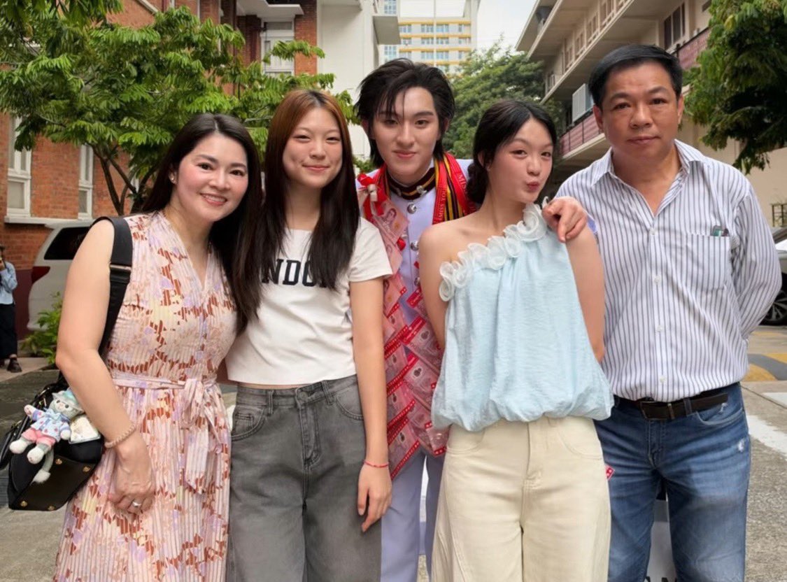 littleb3rries_'s tweet photo. เข้าใจคำว่าลูกชายเหมือนแม่ ลูกสาวเหมือนพ่อแล้ว https://t.co/fNEOFJSK2n
