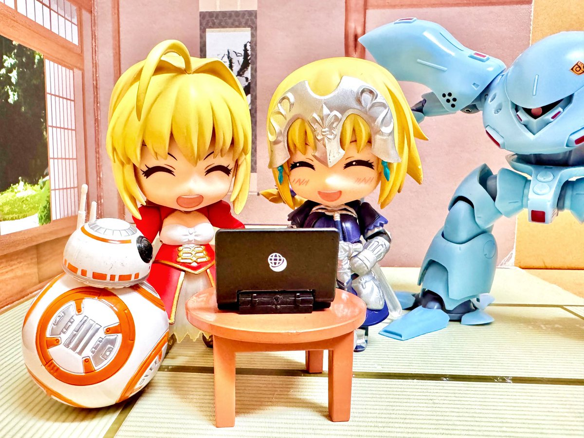 cmocmofuri's tweet photo. #10月になったのでフォロワーさんに自己紹介しようぜ 
自動販売機で新札は使えるのに新500円が使えないのが謎になってる人間です https://t.co/MvAxUJ2UBv