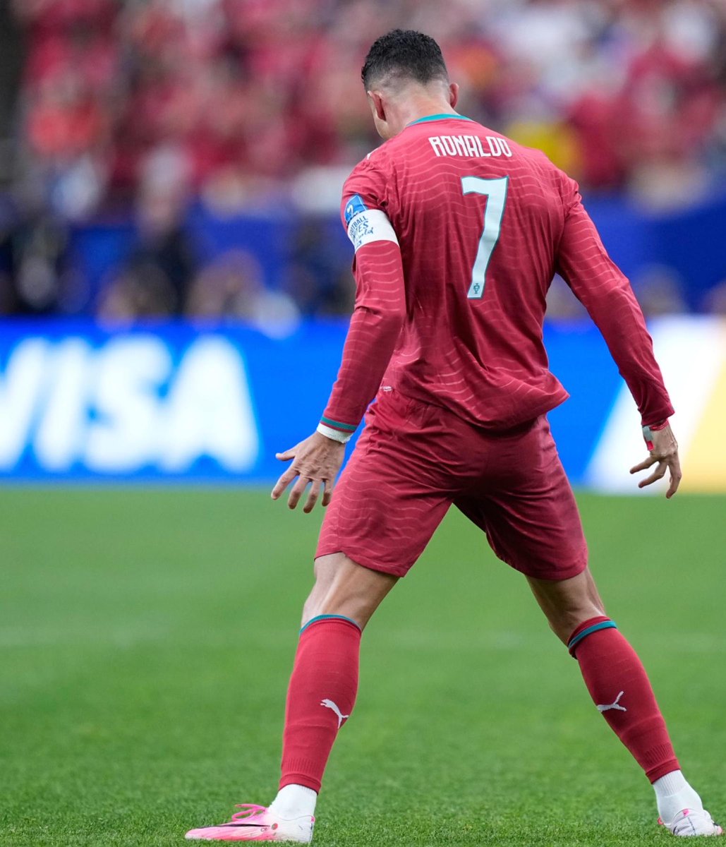 fedevalv_'s tweet photo. Hated. Adored. But never Ignored. 

Viva Ronaldo! ❤️ https://t.co/81EdR5LxvN