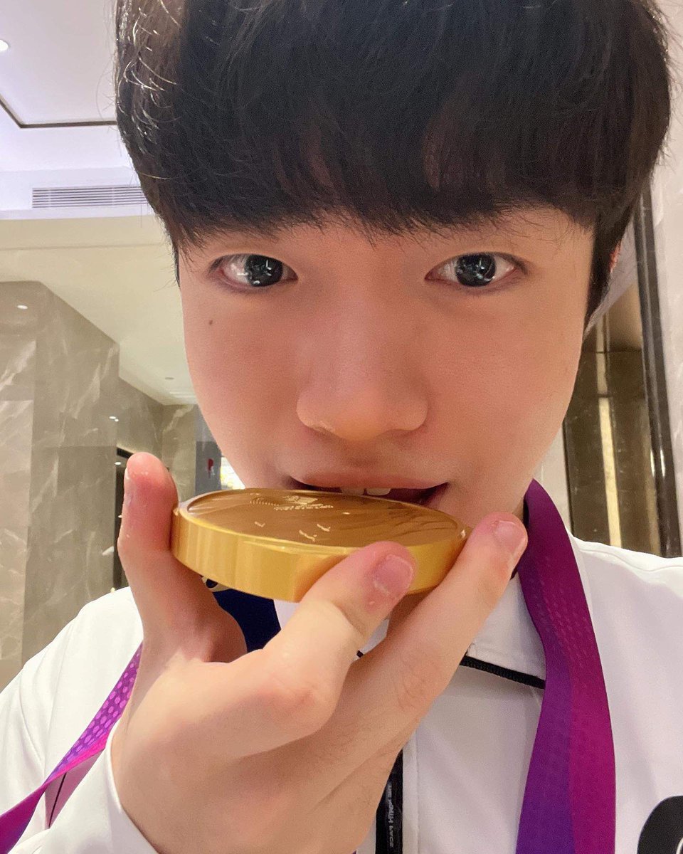 kedoooooni's tweet photo. 🐶🥇🥇 https://t.co/kf4XZy47b3