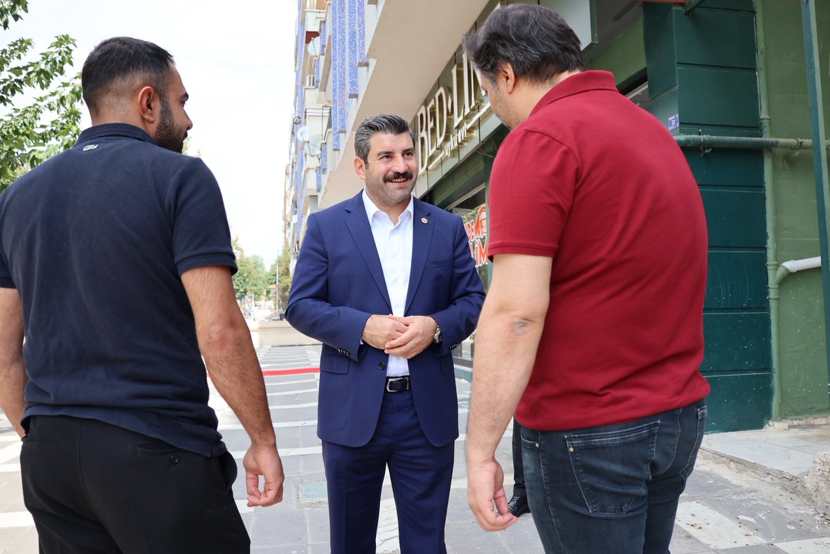 ibrahimeyyupogl's tweet photo. Haliliye ilçemizin Yeşildirek Mahallesi’nde esnaf ve vatandaşlarımızı ziyaret ederek hemşehrilerimizle bir araya geldik.

3 Ekim’de Şanlıurfa’mıza teşrif edecek olan Cumhurbaşkanımız Sayın Recep Tayyip Erdoğan’ın katılımlarıyla gerçekleştirilecek Şanlıurfa Şehir Hastanemizin açılışına tüm hemşehrilerimizi davet ettik.

Şanlıurfa’mız için önemli bir sağlık yatırımını hizmete kazandıracağımız bu anlamlı günde, tüm vatandaşlarımızı bu büyük heyecana ortak olmaya bekliyoruz.

@RTErdogan @Akparti @abuyukgumus @farukaytek @hakanaksu058 @bybekirbozdag